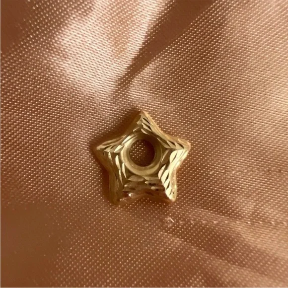 SOLID 14KT GOLD Textured Star Charm - Picture 5 of 13